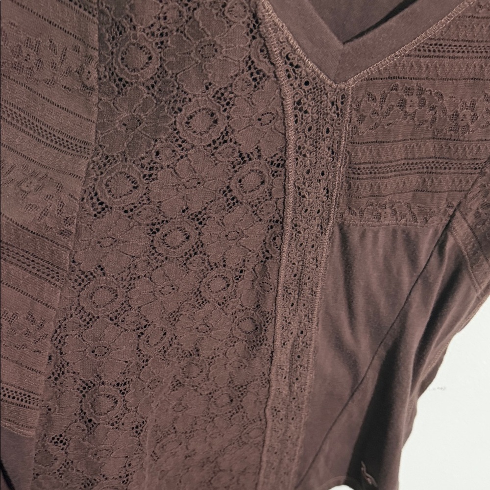 Hollister Women's Brown Lace V-Neck Tee - Picture 3 of 6
